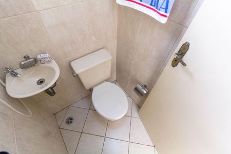 Studio para alugar com 370m², 1 quarto e 5 vagas Studio para alugar com 370m², 1 quarto e 5 vagasBanheiro 1