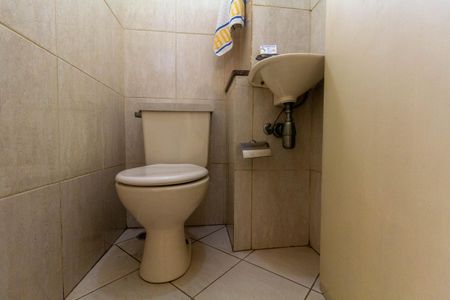 Studio para alugar com 370m², 1 quarto e 5 vagas Studio para alugar com 370m², 1 quarto e 5 vagasBanheiro 2