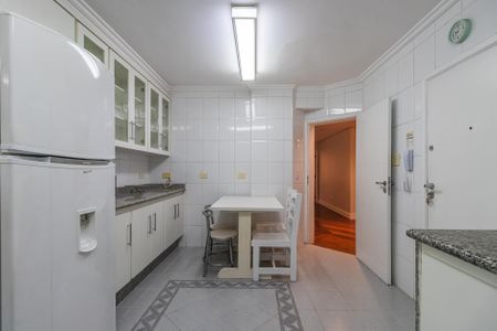 Apartamento para alugar com 164m², 3 quartos e 2 vagas Apartamento para alugar com 164m², 3 quartos e 2 vagasCozinha