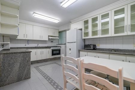 Apartamento para alugar com 164m², 3 quartos e 2 vagas Apartamento para alugar com 164m², 3 quartos e 2 vagasCozinha