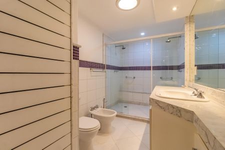Apartamento para alugar com 164m², 3 quartos e 2 vagas Apartamento para alugar com 164m², 3 quartos e 2 vagasBanheiro da Suíte