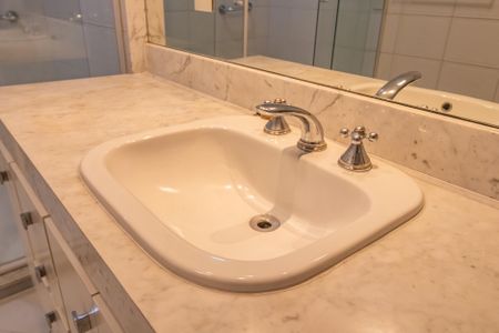 Apartamento para alugar com 164m², 3 quartos e 2 vagas Apartamento para alugar com 164m², 3 quartos e 2 vagasBanheiro da Suíte