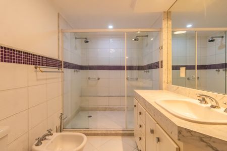 Apartamento para alugar com 164m², 3 quartos e 2 vagas Apartamento para alugar com 164m², 3 quartos e 2 vagasBanheiro da Suíte
