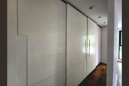 Apartamento à venda com 198m², 3 quartos e 3 vagasSuíte 3