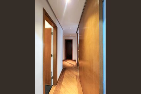 Apartamento à venda com 198m², 3 quartos e 3 vagasCorredor