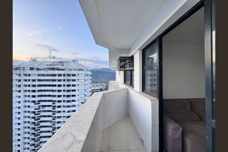 Apartamento à venda com 180m², 3 quartos e 2 vagasVaranda