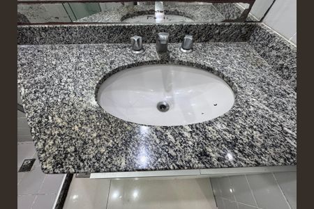 Apartamento à venda com 180m², 3 quartos e 2 vagasBanheiro Social