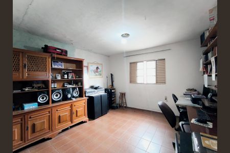 Casa à venda com 107m², 2 quartos e 2 vagasQuarto 