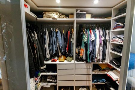 Apartamento para alugar com 104m², 2 quartos e 2 vagas Apartamento para alugar com 104m², 2 quartos e 2 vagasCloset da suíte 2