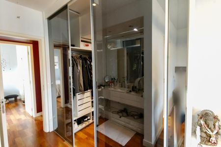 Apartamento para alugar com 104m², 2 quartos e 2 vagas Apartamento para alugar com 104m², 2 quartos e 2 vagasCloset da suíte 2