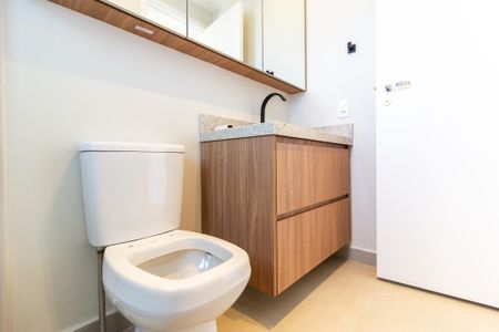 Apartamento à venda com 86m², 2 quartos e 1 vaga Apartamento à venda com 86m², 2 quartos e 1 vagaBanheiro da Suíte 1