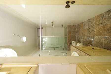 Apartamento para alugar com 250m², 3 quartos e 3 vagasBanheiro social