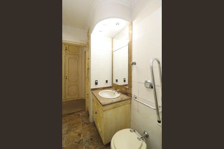 Apartamento para alugar com 250m², 3 quartos e 3 vagasBanheiro social