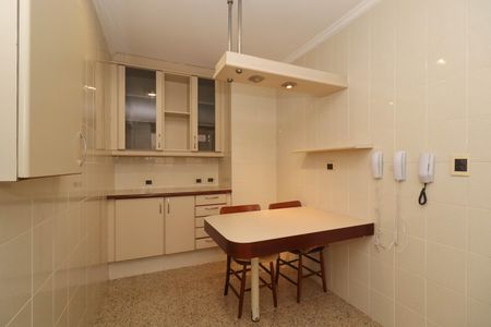 Apartamento para alugar com 250m², 3 quartos e 3 vagasCozinha