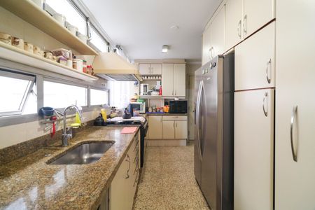 Apartamento à venda com 250m², 3 quartos e 3 vagasCozinha