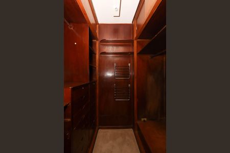 Apartamento para alugar com 250m², 3 quartos e 3 vagasCloset da suíte