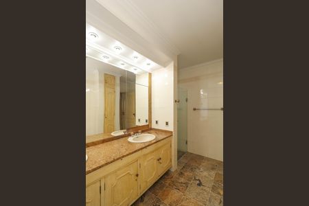 Apartamento para alugar com 250m², 3 quartos e 3 vagasBanheiro da Suíte