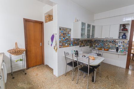 Apartamento à venda com 300m², 4 quartos e 4 vagasCozinha