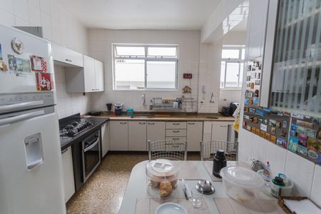 Apartamento à venda com 300m², 4 quartos e 4 vagasCozinha