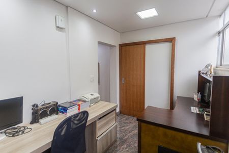 Apartamento à venda com 300m², 4 quartos e 4 vagasEscritório