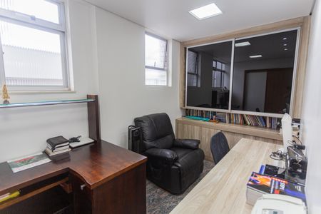 Apartamento à venda com 300m², 4 quartos e 4 vagasEscritório