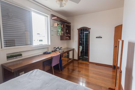 Apartamento à venda com 300m², 4 quartos e 4 vagasSuíte 2