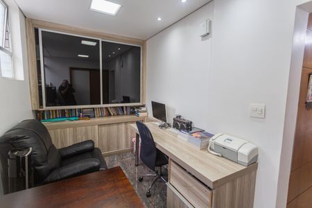 Apartamento à venda com 300m², 4 quartos e 4 vagasEscritório