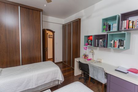 Apartamento à venda com 300m², 4 quartos e 4 vagasQuarto 2