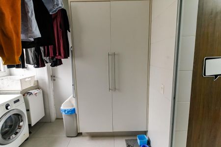 Apartamento à venda com 177m², 3 quartos e 2 vagas Apartamento à venda com 177m², 3 quartos e 2 vagasÁrea de Serviço