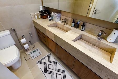 Apartamento à venda com 177m², 3 quartos e 2 vagas Apartamento à venda com 177m², 3 quartos e 2 vagasBanheiro da Suíte 1