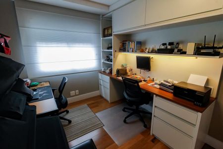 Apartamento à venda com 177m², 3 quartos e 2 vagas Apartamento à venda com 177m², 3 quartos e 2 vagasEscritório