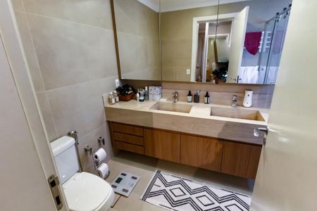 Apartamento à venda com 177m², 3 quartos e 2 vagas Apartamento à venda com 177m², 3 quartos e 2 vagasBanheiro da Suíte 1