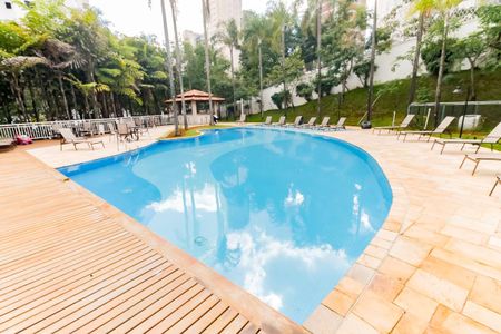Apartamento à venda com 177m², 3 quartos e 2 vagas Apartamento à venda com 177m², 3 quartos e 2 vagasÁrea comum - Piscina