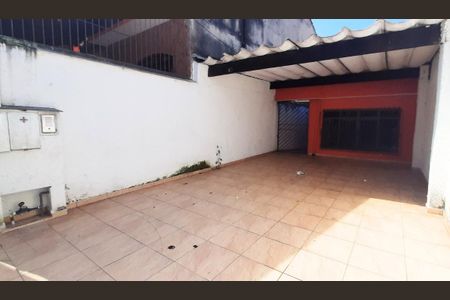 Casa à venda com 160m², 3 quartos e 3 vagas Casa à venda com 160m², 3 quartos e 3 vagasÁrea externa