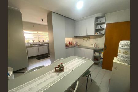 Casa à venda com 250m², 3 quartos e 2 vagasCozinha