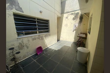 Casa à venda com 250m², 3 quartos e 2 vagasÁrea externa