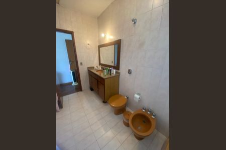 Casa à venda com 250m², 3 quartos e 2 vagasBanheiro da Suíte 2