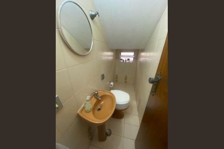 Casa à venda com 250m², 3 quartos e 2 vagasLavabo