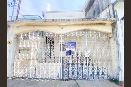 Casa à venda com 250m², 3 quartos e 2 vagasFachada