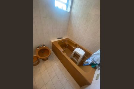 Casa à venda com 250m², 3 quartos e 2 vagasBanheiro da Suíte 2