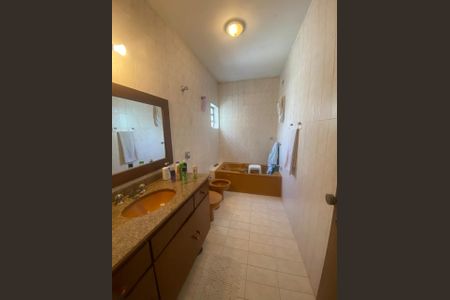 Casa à venda com 250m², 3 quartos e 2 vagasBanheiro da Suíte 2