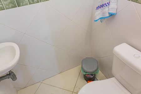 Casa à venda com 193m², 5 quartos e 1 vaga Casa à venda com 193m², 5 quartos e 1 vagaBanheiro de serviço