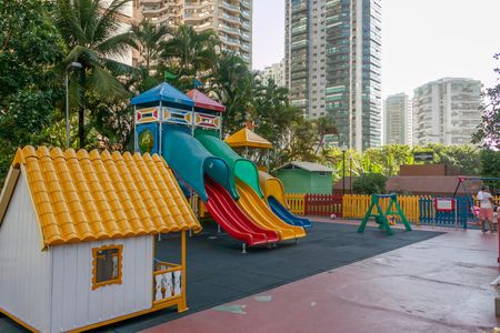 Apartamento para alugar com 250m², 3 quartos e sem vagaÁrea comum