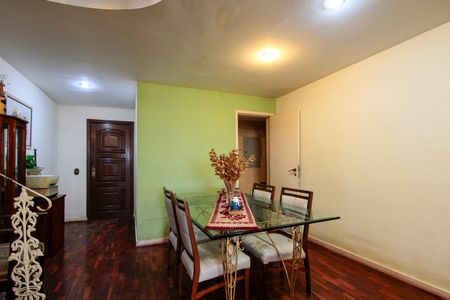 Apartamento para alugar com 250m², 3 quartos e sem vagaSala