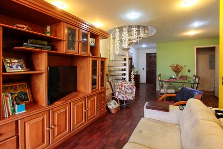 Apartamento para alugar com 250m², 3 quartos e sem vagaSala