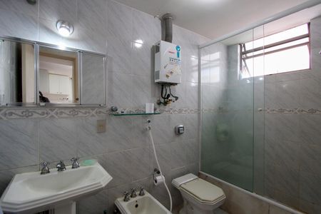 Apartamento para alugar com 250m², 3 quartos e sem vagaBanheiro da Suíte