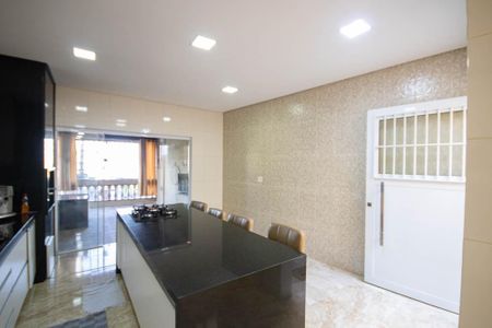 Casa à venda com 250m², 5 quartos e 3 vagasCozinha 