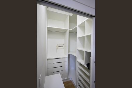 Casa à venda com 250m², 5 quartos e 3 vagasCloset