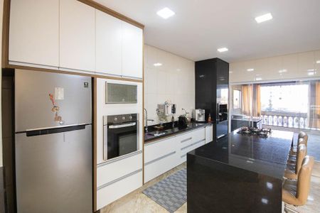 Casa à venda com 250m², 5 quartos e 3 vagasCozinha 