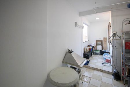 Casa à venda com 250m², 5 quartos e 3 vagasÁrea de Serviço casa 1